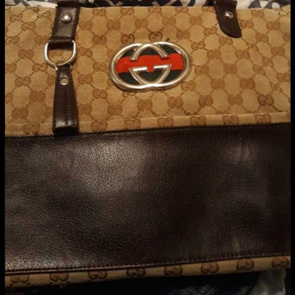 Gucci pocket book